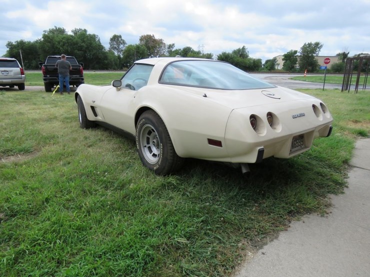 1979-chevrolet-l-82-corvette-t-top-coupe-image-12