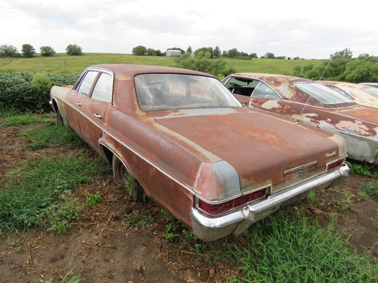 1966-chevrolet-impala-4dr-sedan-image-6
