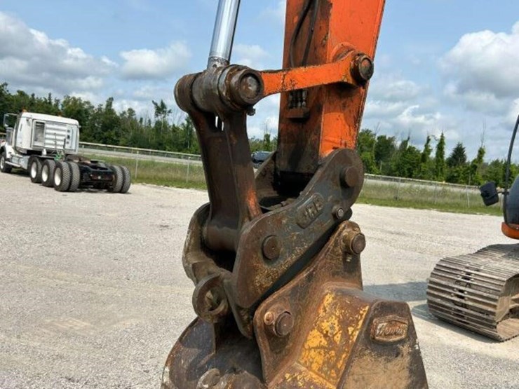 2007-hitachi-zx225us-lc-image-52