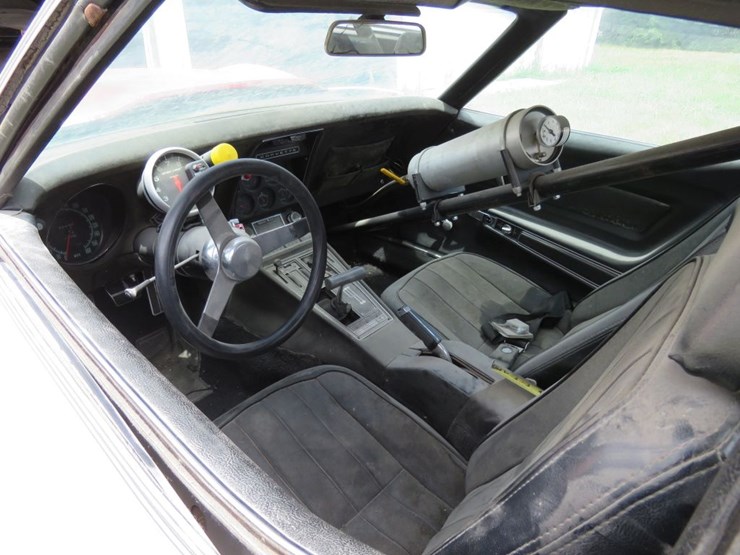 1979-chevrolet-corvette-road-track-car-image-10