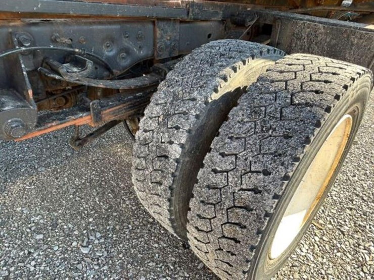 2012-ford-f550-xl-image-82
