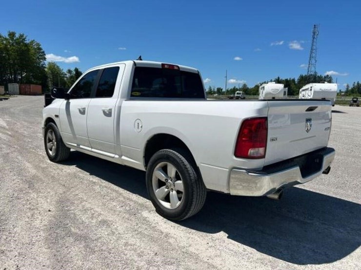 2019-ram-1500-slt-image-6
