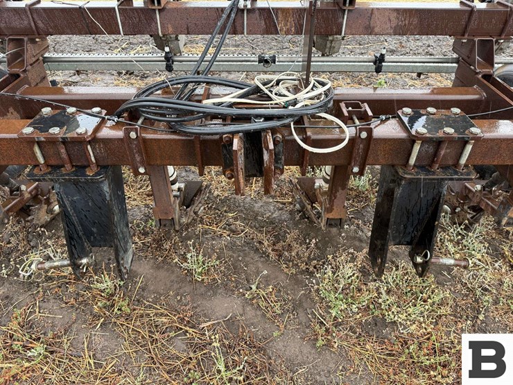 monosem-6-row-vacuum-planter--dnr-image-9
