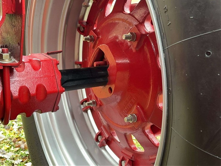 1970-1026-farmall-hydro-row-crop-golden-demonstrator-image-49