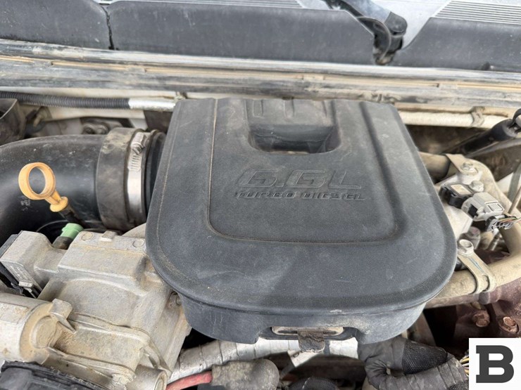 2012-chevrolet-silverado-2500hd-image-28