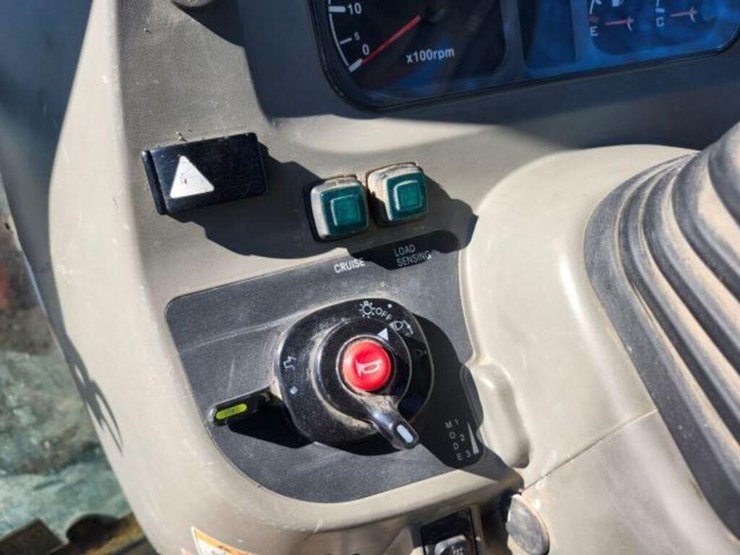 2013-mahindra-5010-hst-image-13