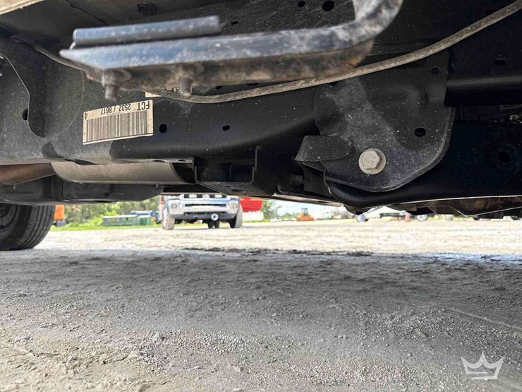 2025-ford-f250-image-21