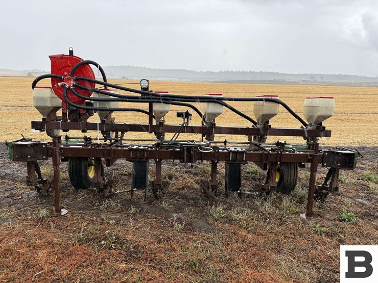 monosem-6-row-vacuum-planter--dnr-image-8