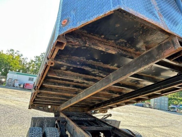 2012-ford-f550-xl-image-76