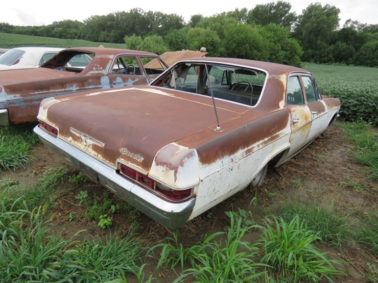 1966-chevrolet-impala-4dr-sedan-image-4