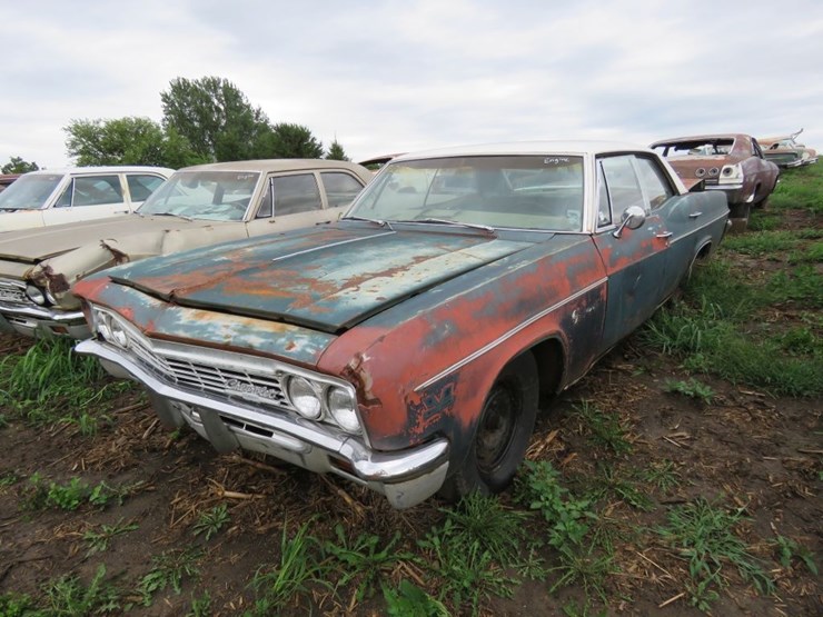 1966-chevrolet-impala-4dr-sedan-image-1