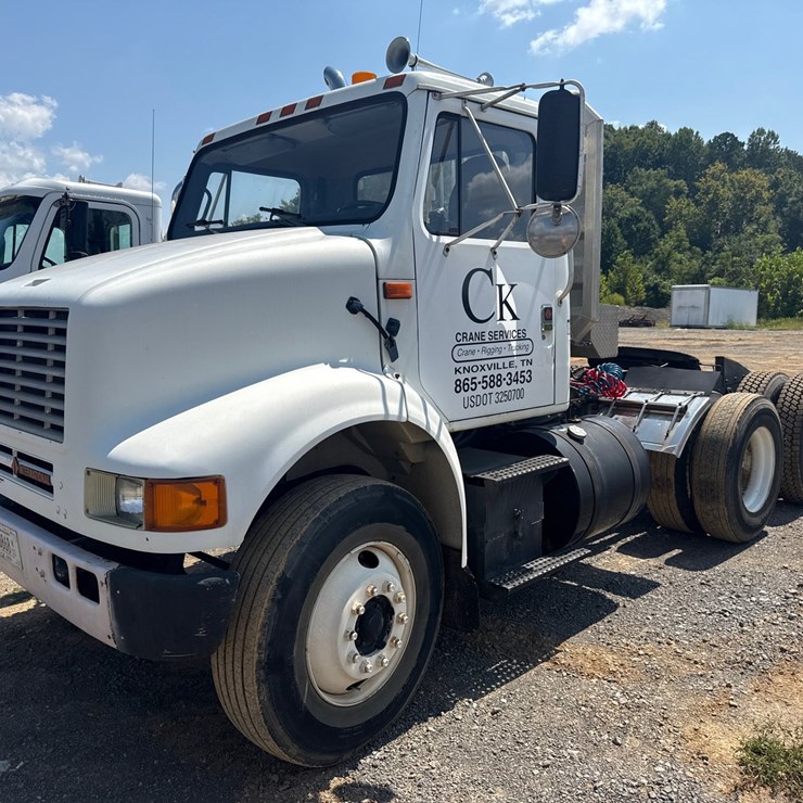 #1013 • 1990 International F-8100 Truck