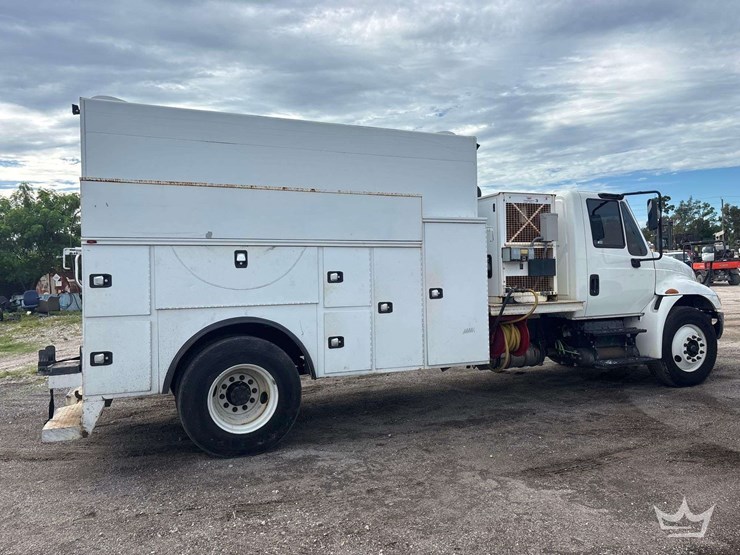 2018-international-durastar-4300-image-3