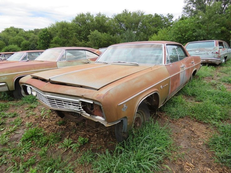 1966-chevrolet-impala-4drht-image-1