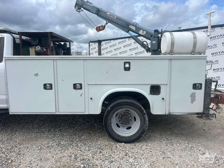 2017-ford-f550-image-17