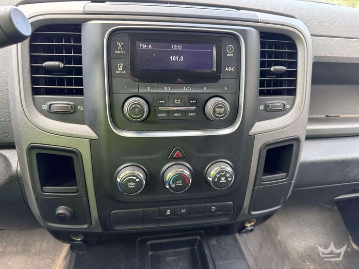 2015-dodge-3500-image-15