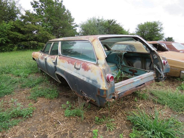 1965-chevrolet-impala-4dr-wagon-image-6