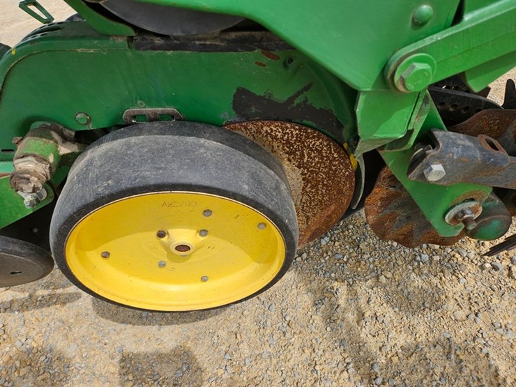 john-deere-7200-image-30