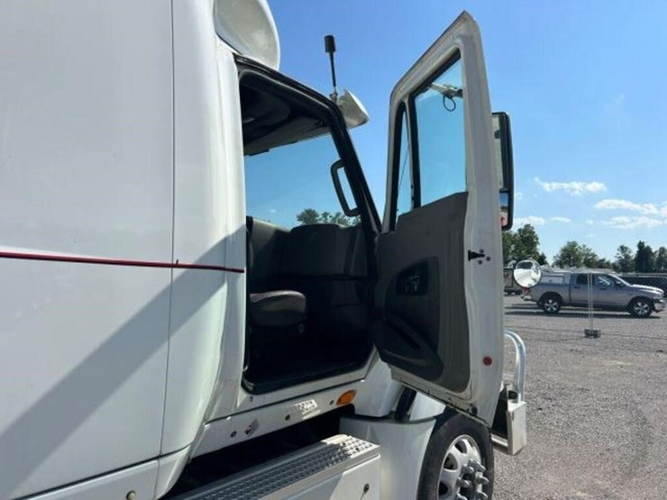 2015-international-prostar-image-40