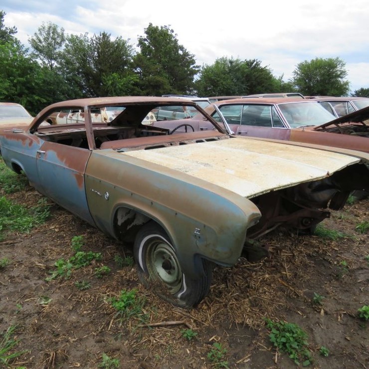 1966 Chevrolet Impala 2dr HT for Parts