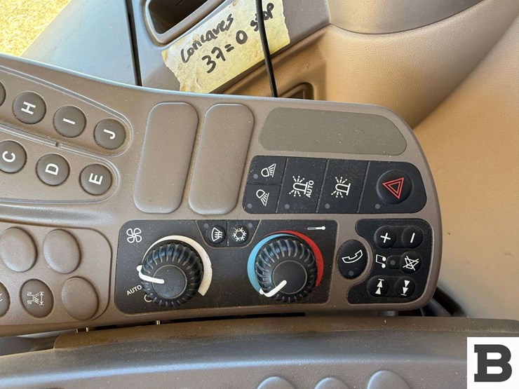 2014-john-deere-s660-image-92
