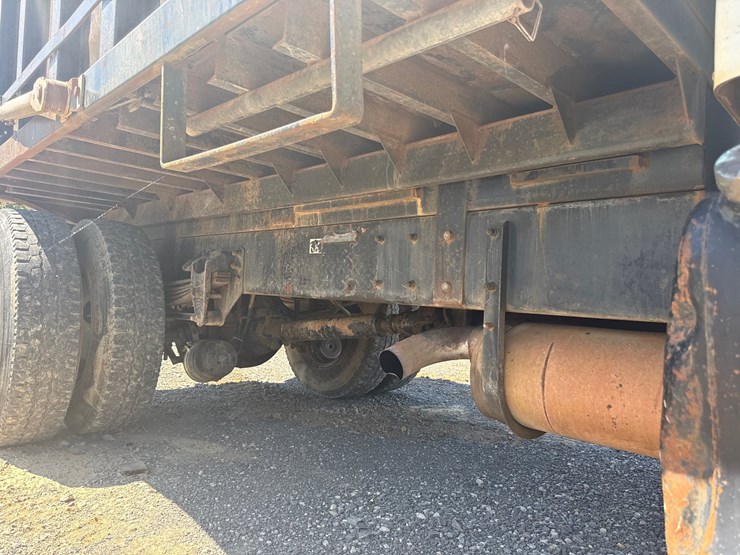 2000-kenworth-t300-image-15