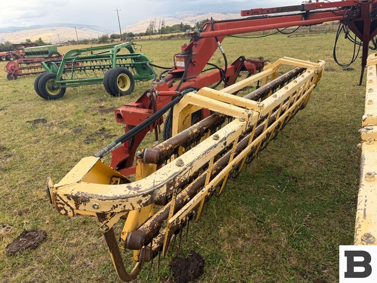 new-holland-216-image-20