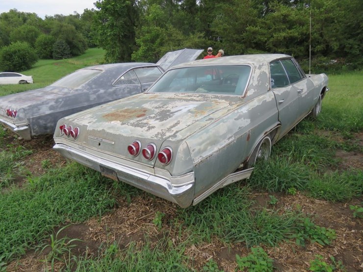 1965-chevrolet-impala-4dr-ht-image-4