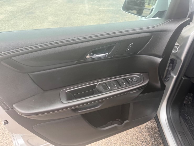 2017-chevrolet-traverse-lt-image-13