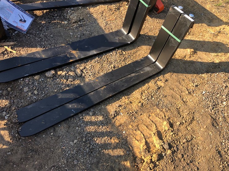 #90-•-(1)-set-loose-48”-forks-image-1