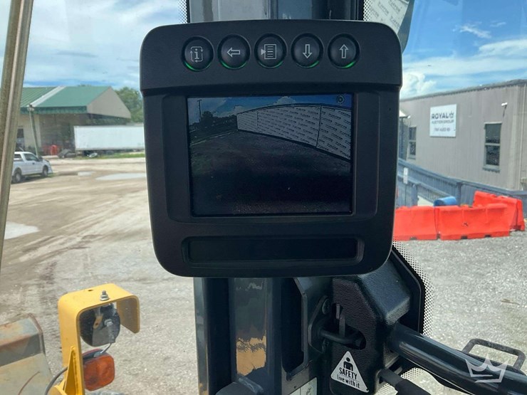 2016-deere-524k-image-17