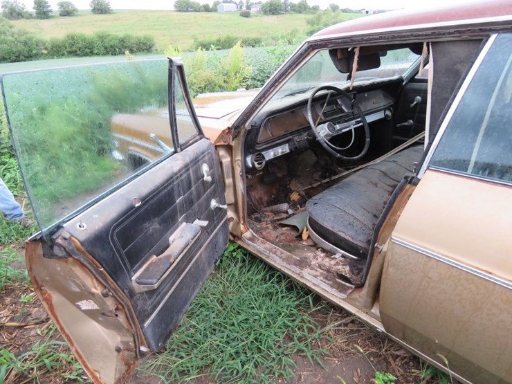 1966-chevrolet-impala-4dr-ht-image-8