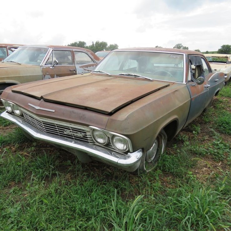 1965 Chevrolet Biscayne 4dr Sedan