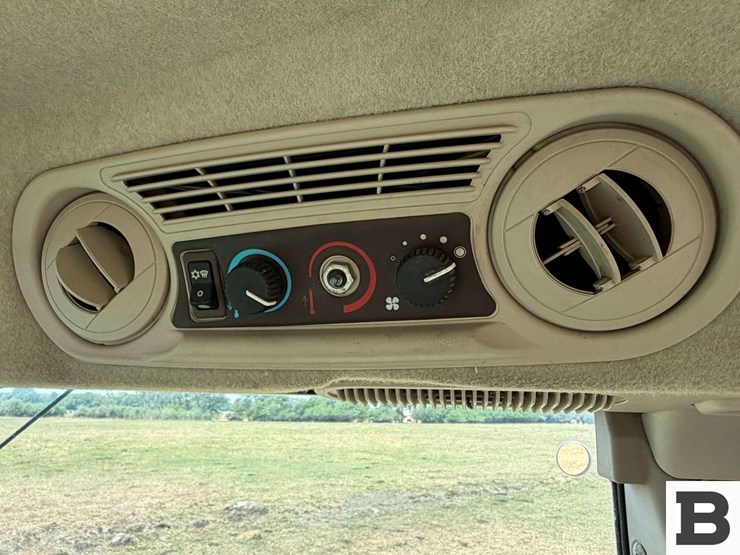 2005-john-deere-6603-image-47