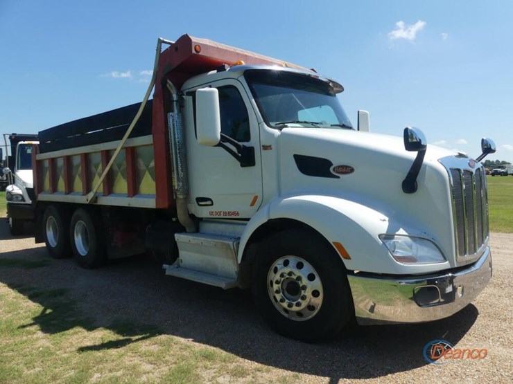 2016-peterbilt-579-image-1
