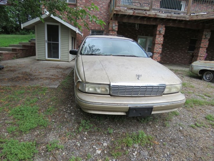 1995-chevrolet-caprice-classic-4dr-wagon-image-2