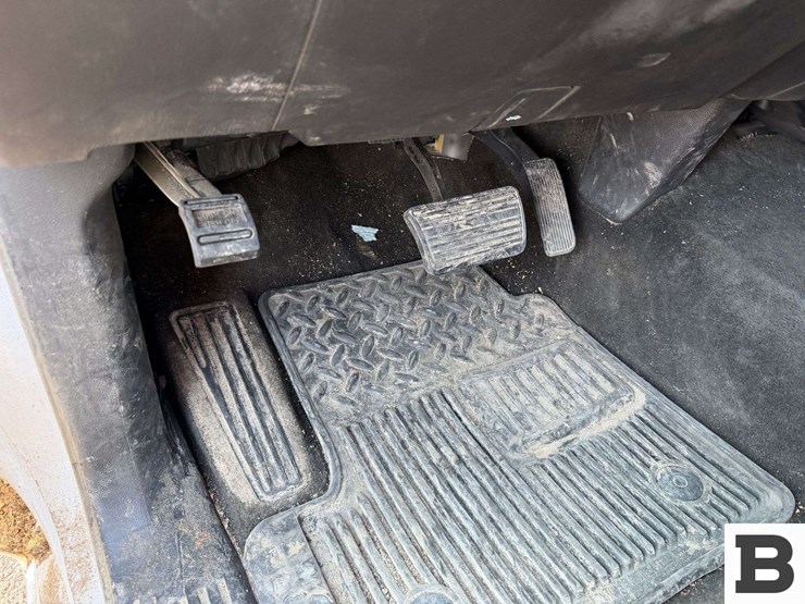 2015-chevrolet-silverado-1500-image-25