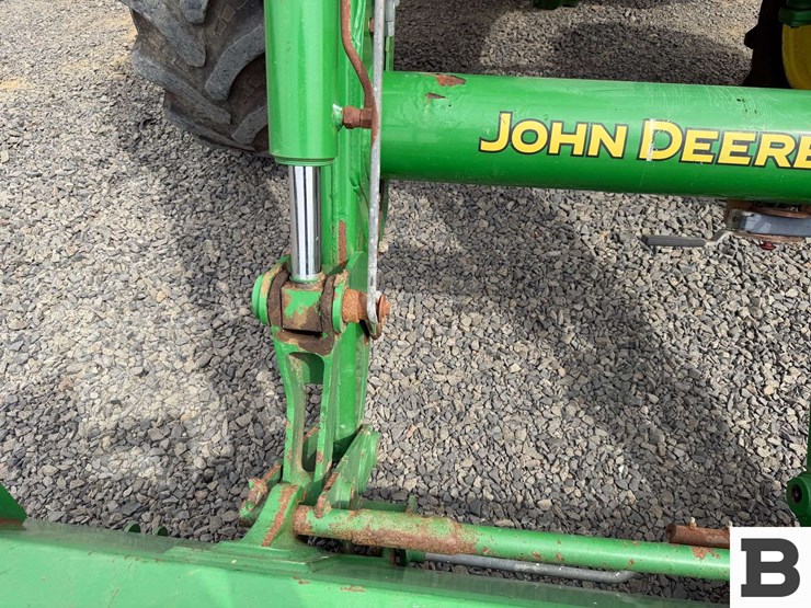 2015-john-deere-6210r-image-11