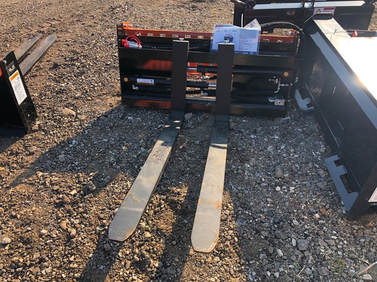 #84-•-48”-hydraulic-pallet-forks-image-1