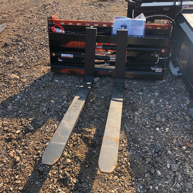 #84 • 48” HYDRAULIC PALLET FORKS