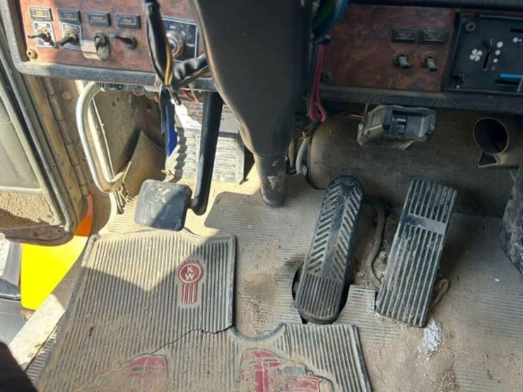 2001-kenworth-t800-image-22