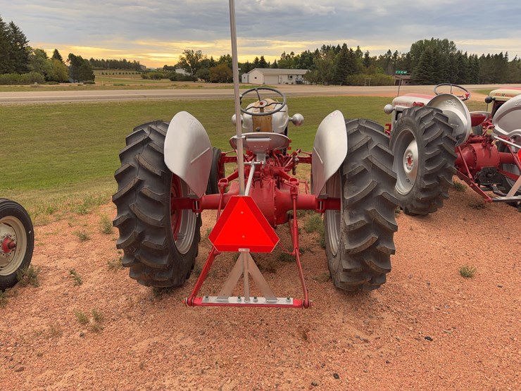 1953-ford-tractor-image-7