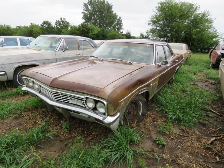 1966-impala-4dr-sedan-image-1