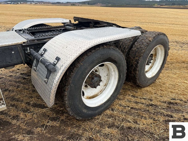 1991-volvo-gm-integral-sleeper-tractor-truck-image-38