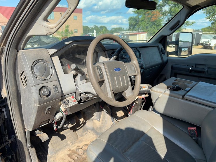 2012-ford-f550-xl-image-27