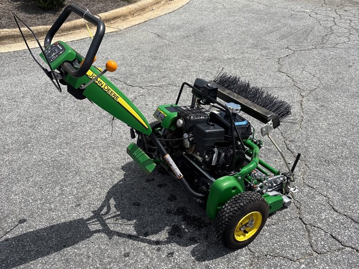 #1020-•-john-deere-220e-cut-walking-greensmower-image-5