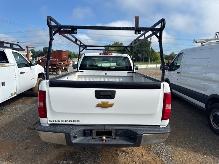 #1004-•-2013-chevrolet-silverado-pickup-truck-image-5