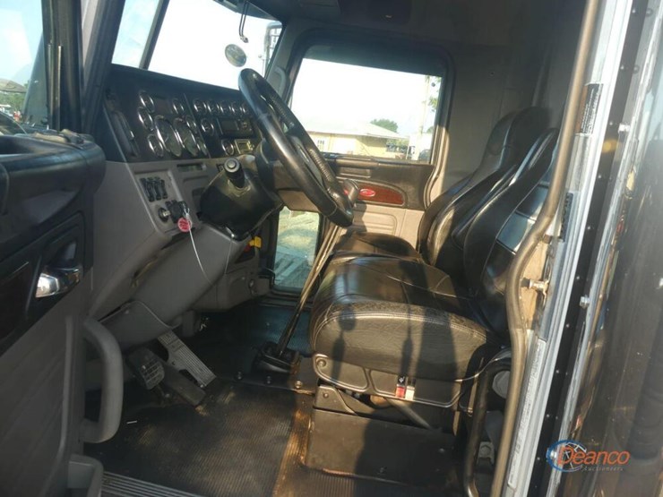 2013-peterbilt-388-image-13