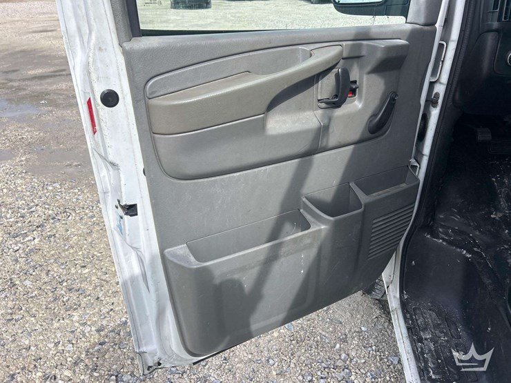 2012-chevrolet-express-1500-image-11