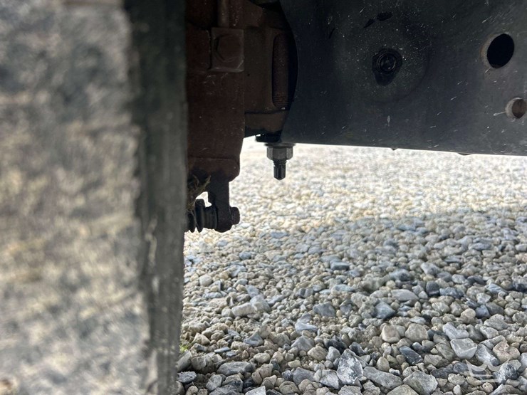 2014-ford-cargo-image-21